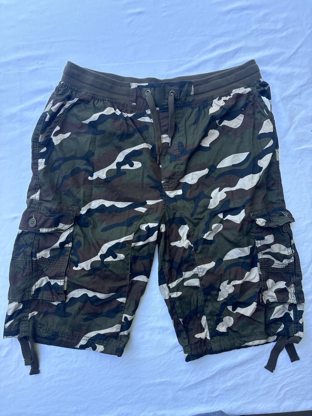 Men’s XL baggy cargo camo shorts with drawstrings by‎ LR SCOOP